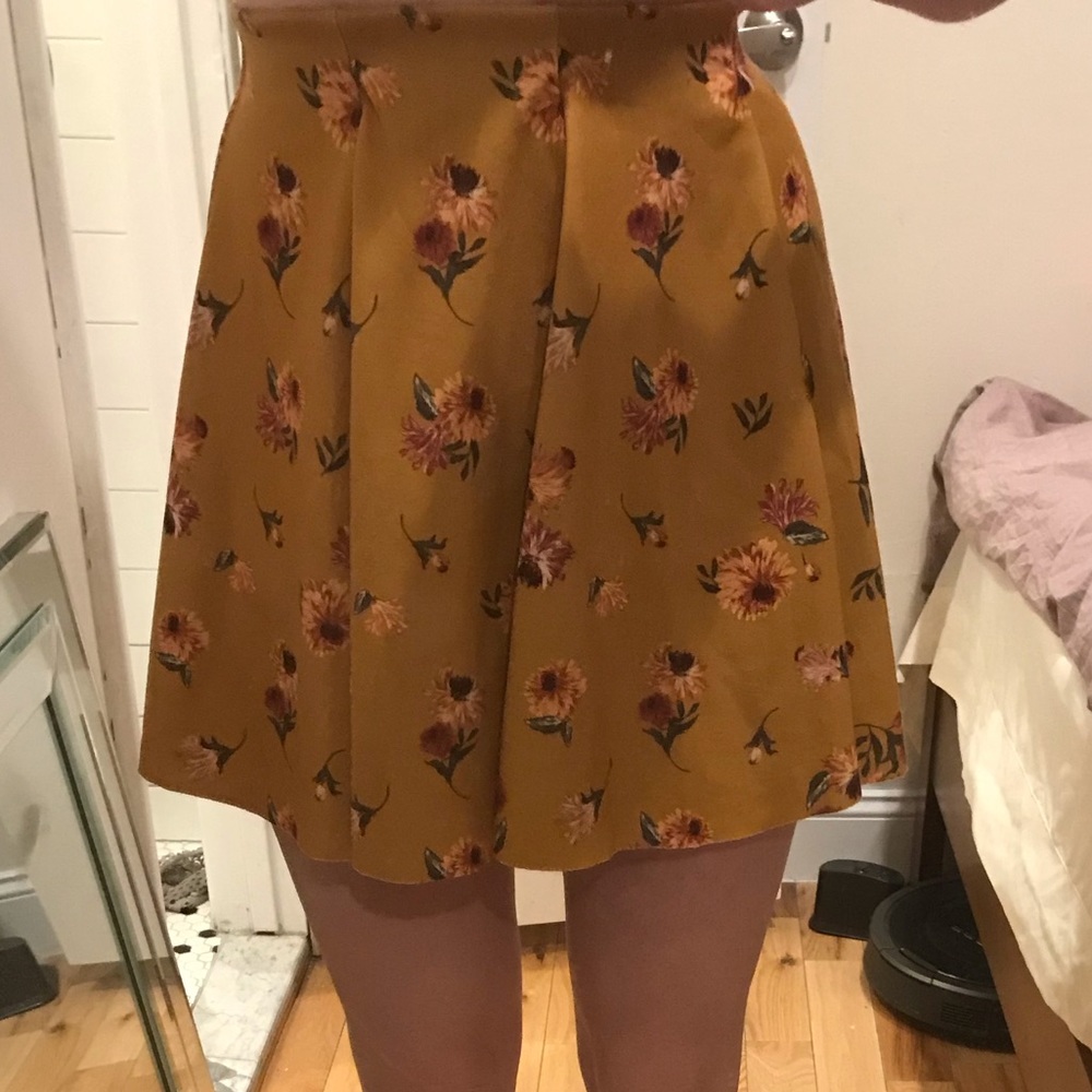 Floral mini skirt